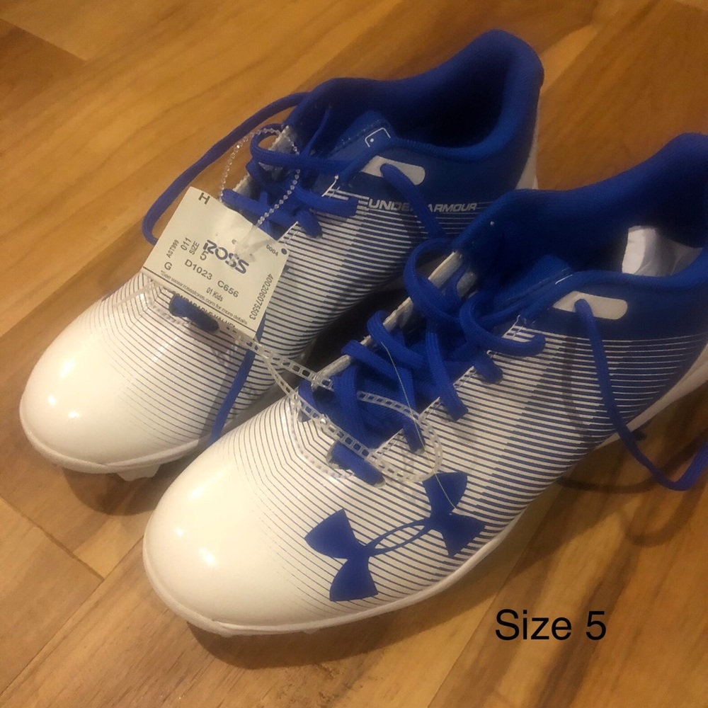 Size 5 boys adidas baseball cleats